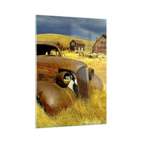 Impression sur verre - Image sur verre - Une voiture ancienne sur fond de village désert - 50x70cm - Repos bien mérité - Décoration murale moderne pour le salon et la chambre ARTTOR