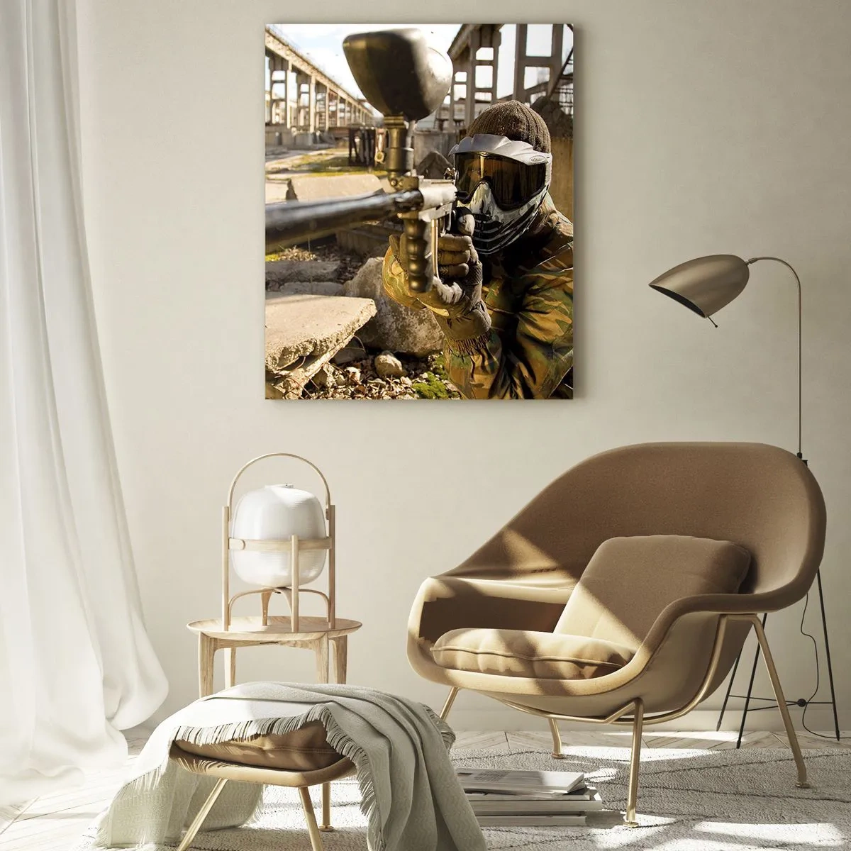 Impression sur verre - Image sur verre - Joueur de paintball en action dans un environnement industriel - 50x70cm - Et vous pouvez devenir un héros - Décoration murale moderne pour le salon et la chambre ARTTOR