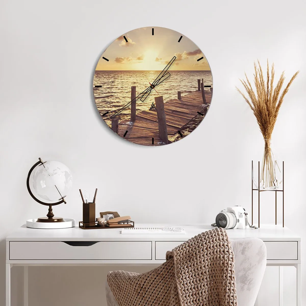 Horloge murale - Pendule murale - Jetée en bois au coucher du soleil - 30x30cm - La terre d'or de la douceur - Décoration murale moderne pour le salon, la cuisine et la chambre ARTTOR