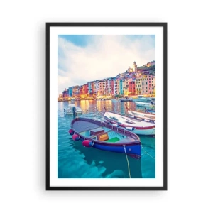 Affiche dans un cadre noir - Poster - Maisons et bateaux colorés dans un cadre balnéaire - 50x70cm - Soirée colorée au port - Décoration murale moderne pour le salon et la chambre ARTTOR