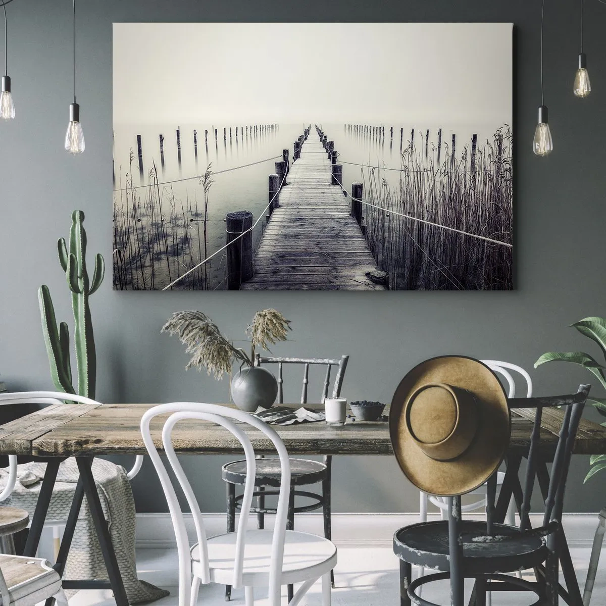 Impression sur toile - Image sur toile - Un pont en bois menant à un espace brumeux - 70x50cm - Plongez dans la paix - Décoration murale moderne pour le salon et la chambre ARTTOR