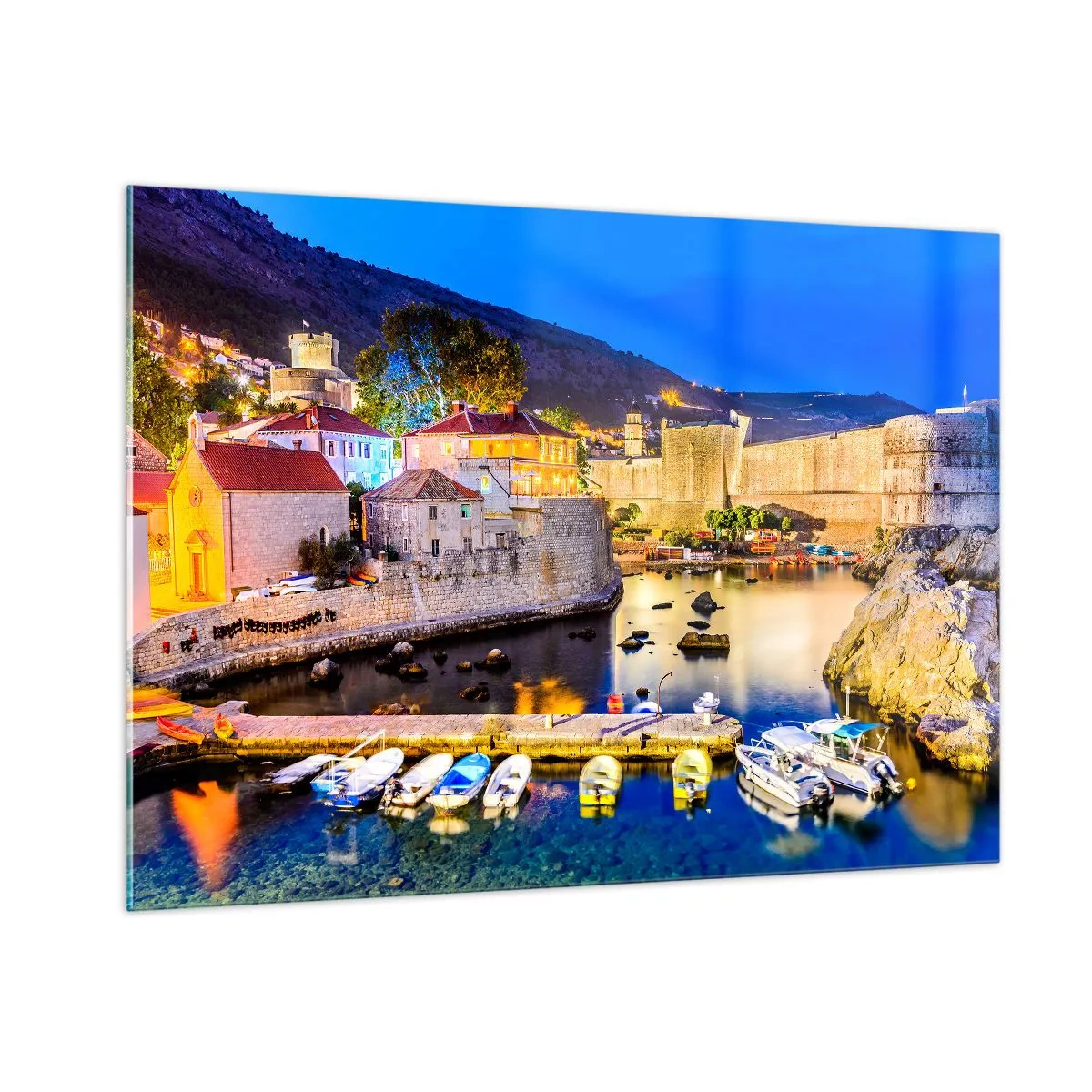 Impression sur verre - Image sur verre - Panorama nocturne de Dubrovnik avec bateaux et remparts de la ville - 100x70cm - Nuit illuminée sur l'Adriatique - Décoration murale moderne pour le salon et la chambre ARTTOR