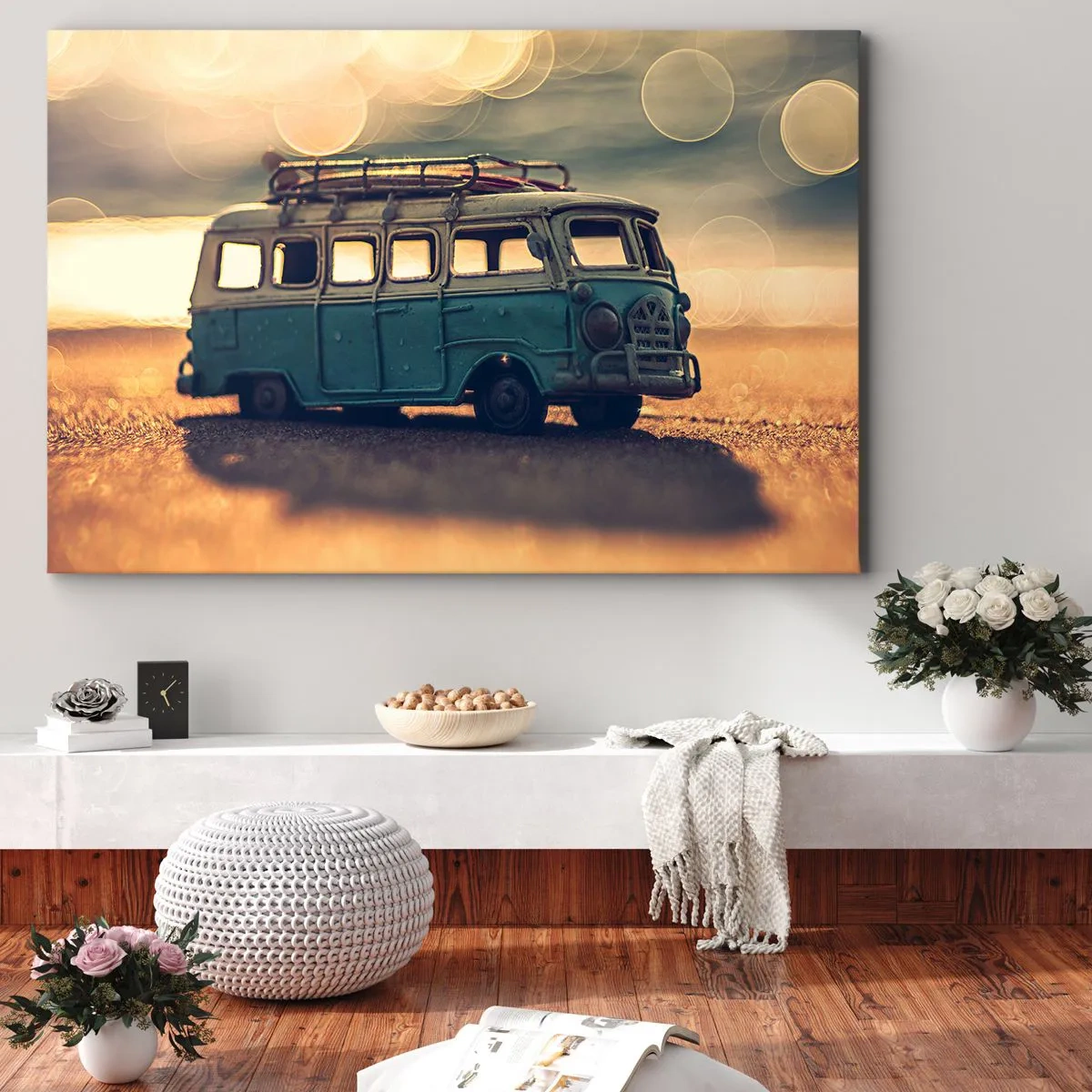 Impression sur toile - Image sur toile - Bus rétro contre une lumière floue - 120x80cm - La fin des idoles : argent et travail - Décoration murale moderne pour le salon et la chambre ARTTOR