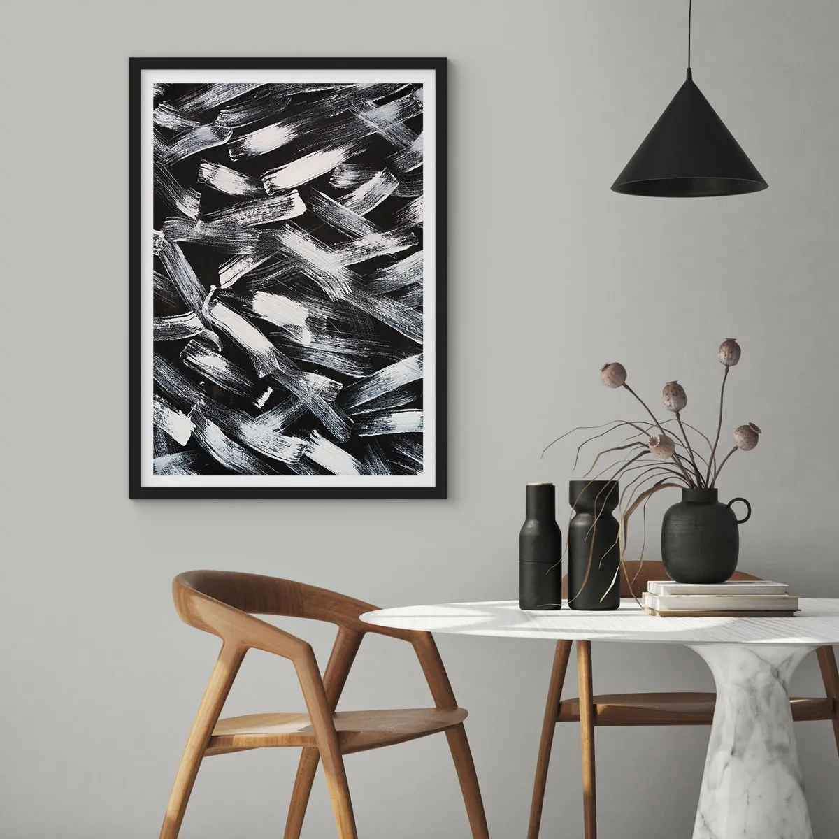 Affiche dans un cadre noir - Poster - Coups de pinceau blancs abstraits sur fond noir - 50x70cm - L'abstraction dans l'esprit industriel - Décoration murale moderne pour le salon et la chambre ARTTOR