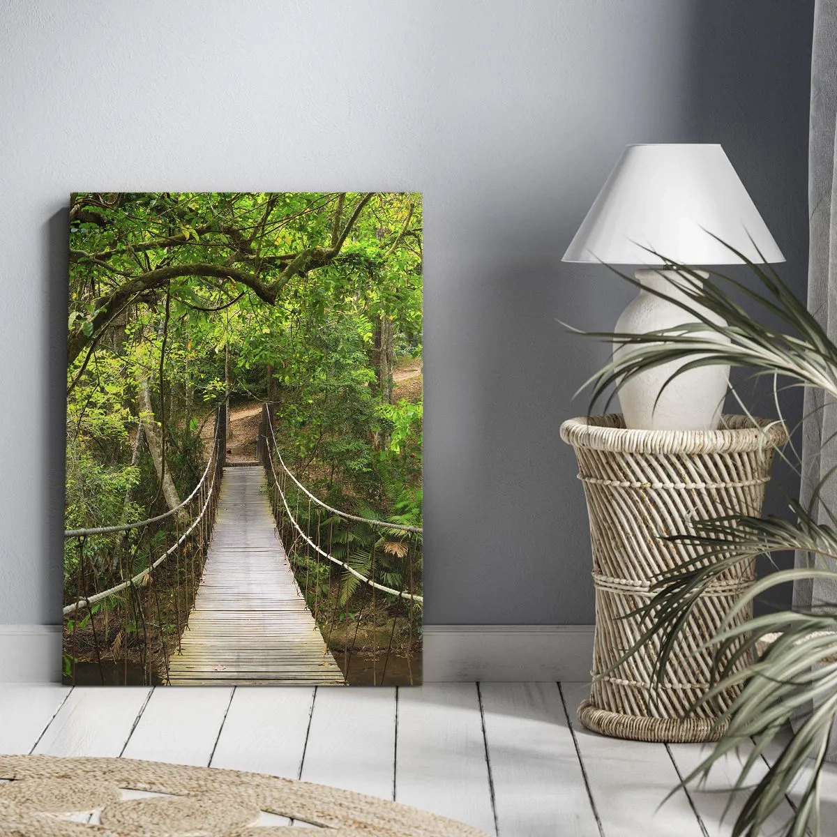 Impression sur toile - Image sur toile - Un pont suspendu entouré d'une forêt tropicale verte - 50x70cm - Parce qu'il y a une plante grimpante dans le jardin - Décoration murale moderne pour le salon et la chambre ARTTOR