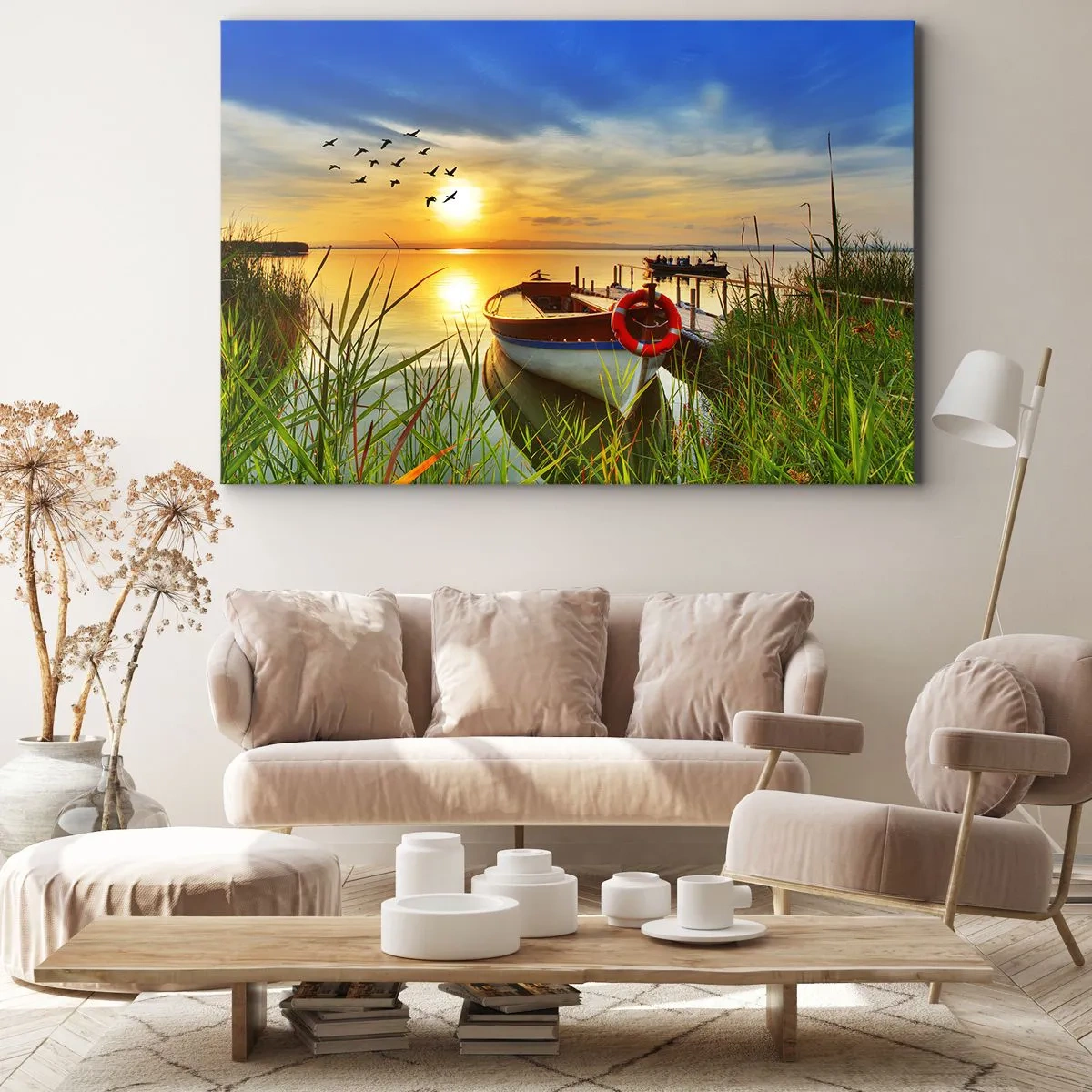 Impression sur toile - Image sur toile - Un bateau sur la rive d'un lac au coucher du soleil - 100x70cm - Les cormorans s'envolent déjà - Décoration murale moderne pour le salon et la chambre ARTTOR