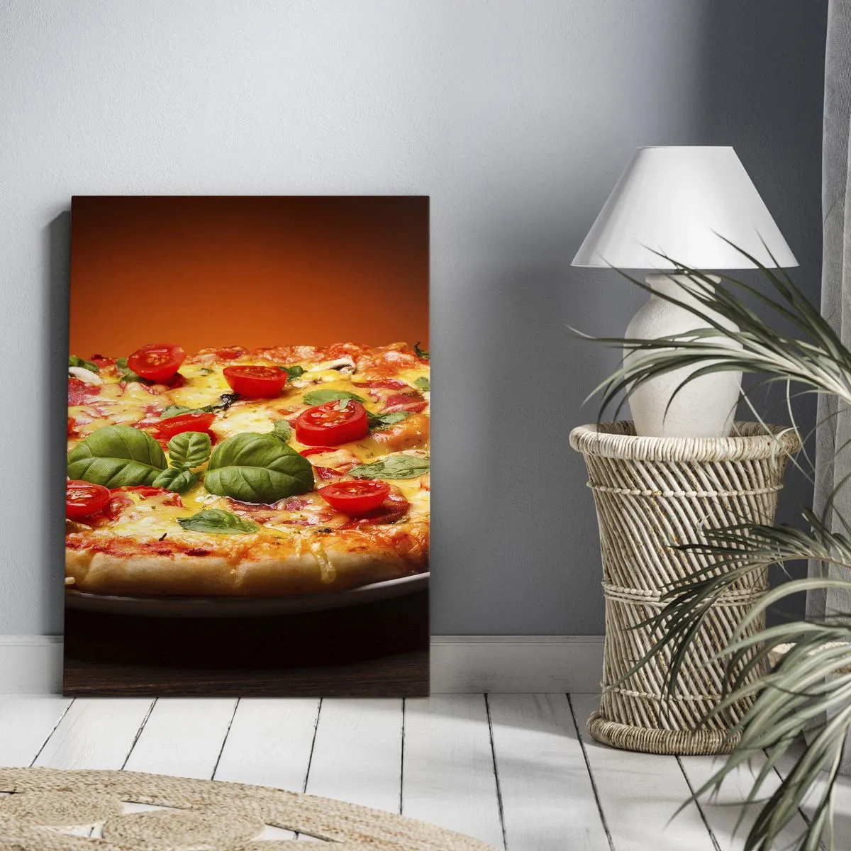 Impression sur toile - Image sur toile - Pizza aux tomates et au basilic sur une table en bois - 70x100cm - Mamma mia! - Décoration murale moderne pour le salon et la chambre ARTTOR