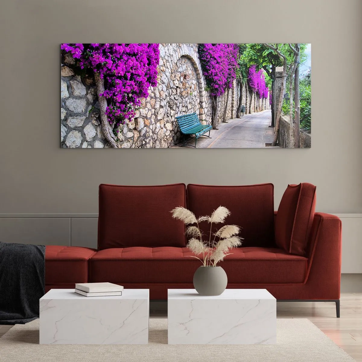Impression sur verre - Image sur verre - Un chemin de pierre avec un banc et des fleurs violettes en fleurs - 160x50cm - Rencontrons-nous au plus vite - Décoration murale moderne pour le salon et la chambre ARTTOR