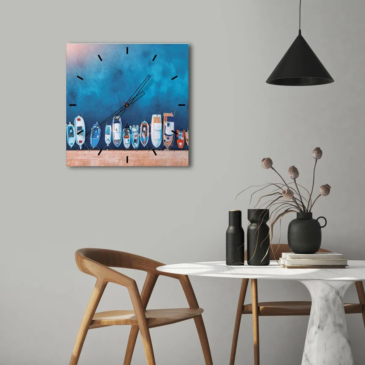 Horloge murale - Pendule murale - Bateaux amarrés au rivage contre l'eau bleue - 30x30cm - En une seule fois - Décoration murale moderne pour le salon et la chambre ARTTOR