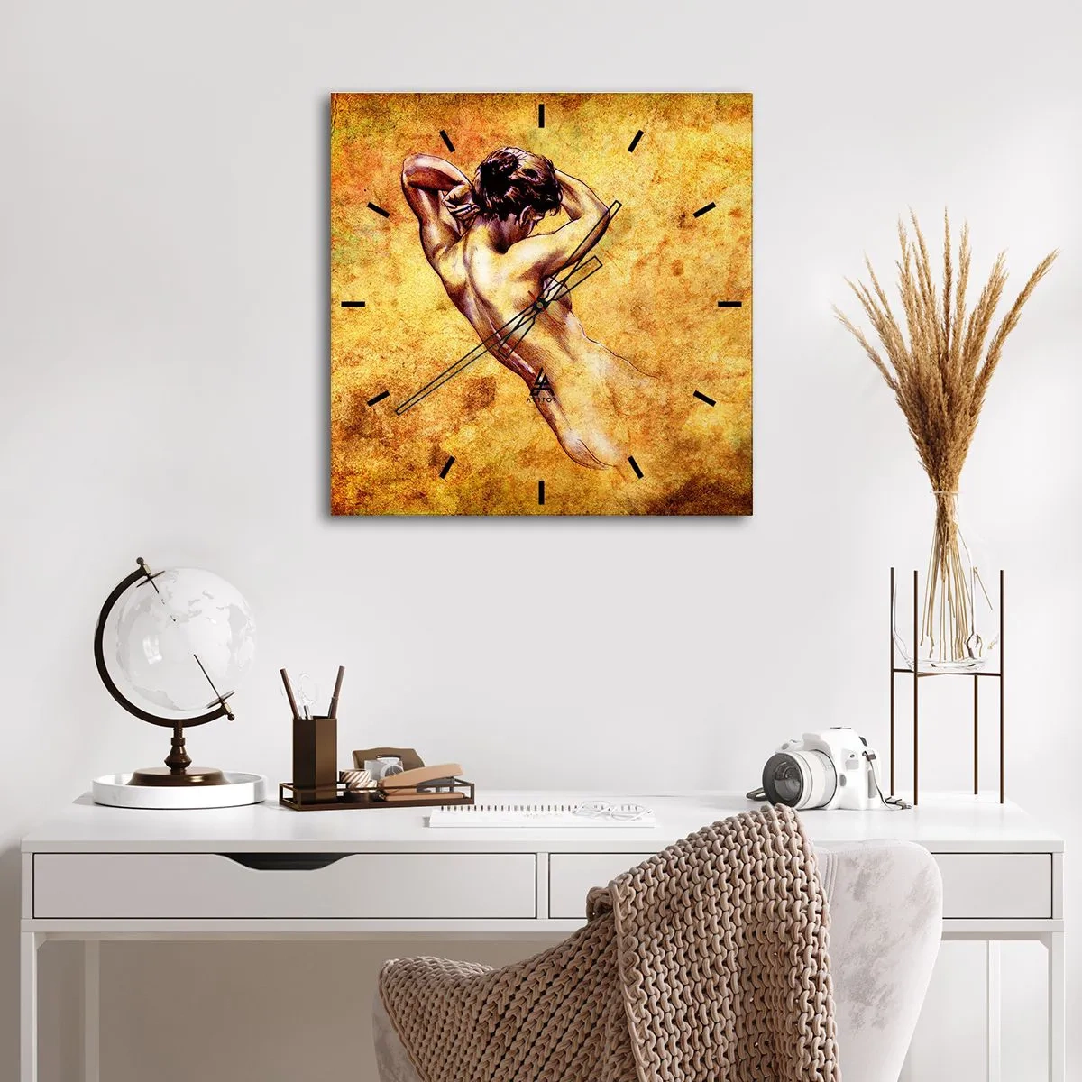 Horloge murale - Pendule murale - Nu féminin artistique sur fond doré dans un style classique - 30x30cm - Découverte, mais toujours mystèrieuse - Décoration murale moderne pour le salon et la chambre ARTTOR