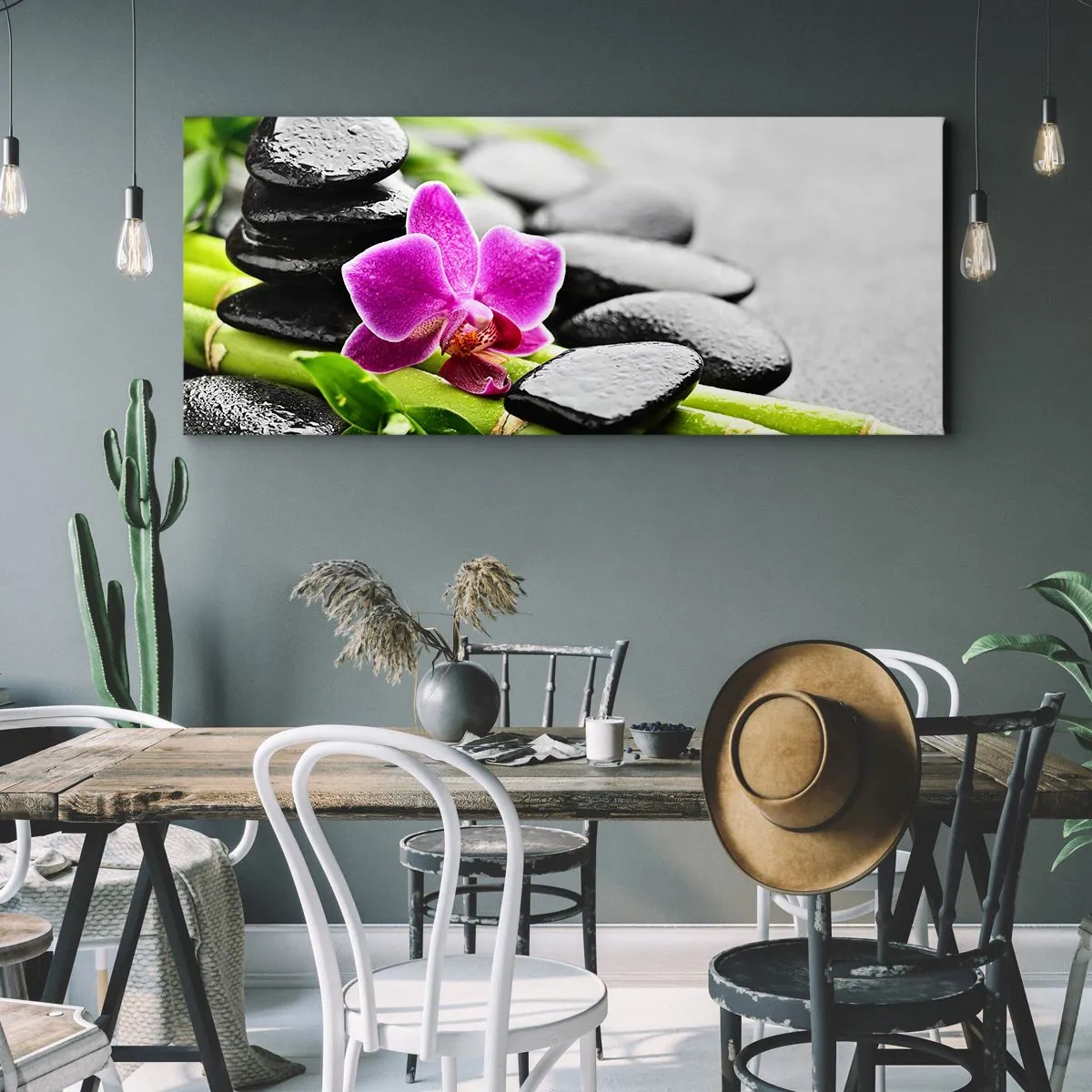 Impression sur toile - Image sur toile - Orchidée violette, pierres noires et bambou dans une composition tranquille - 160x50cm - Dans un équilibre de calme - Décoration murale moderne pour le salon et la chambre ARTTOR