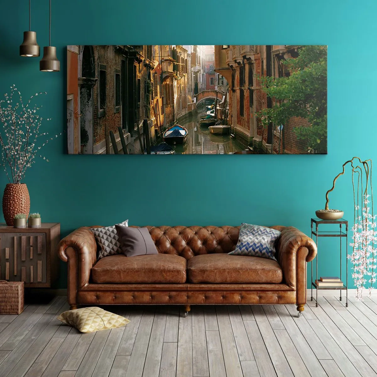 Impression sur toile - Image sur toile - Un canal pittoresque à Venise avec des bateaux et un pont - 140x50cm - Dans une ruelle vénitienne - Décoration murale moderne pour le salon et la chambre ARTTOR