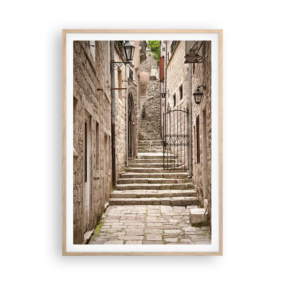 Affiche dans un chêne clair - Poster - Une vieille ruelle magique - 70x100 cm