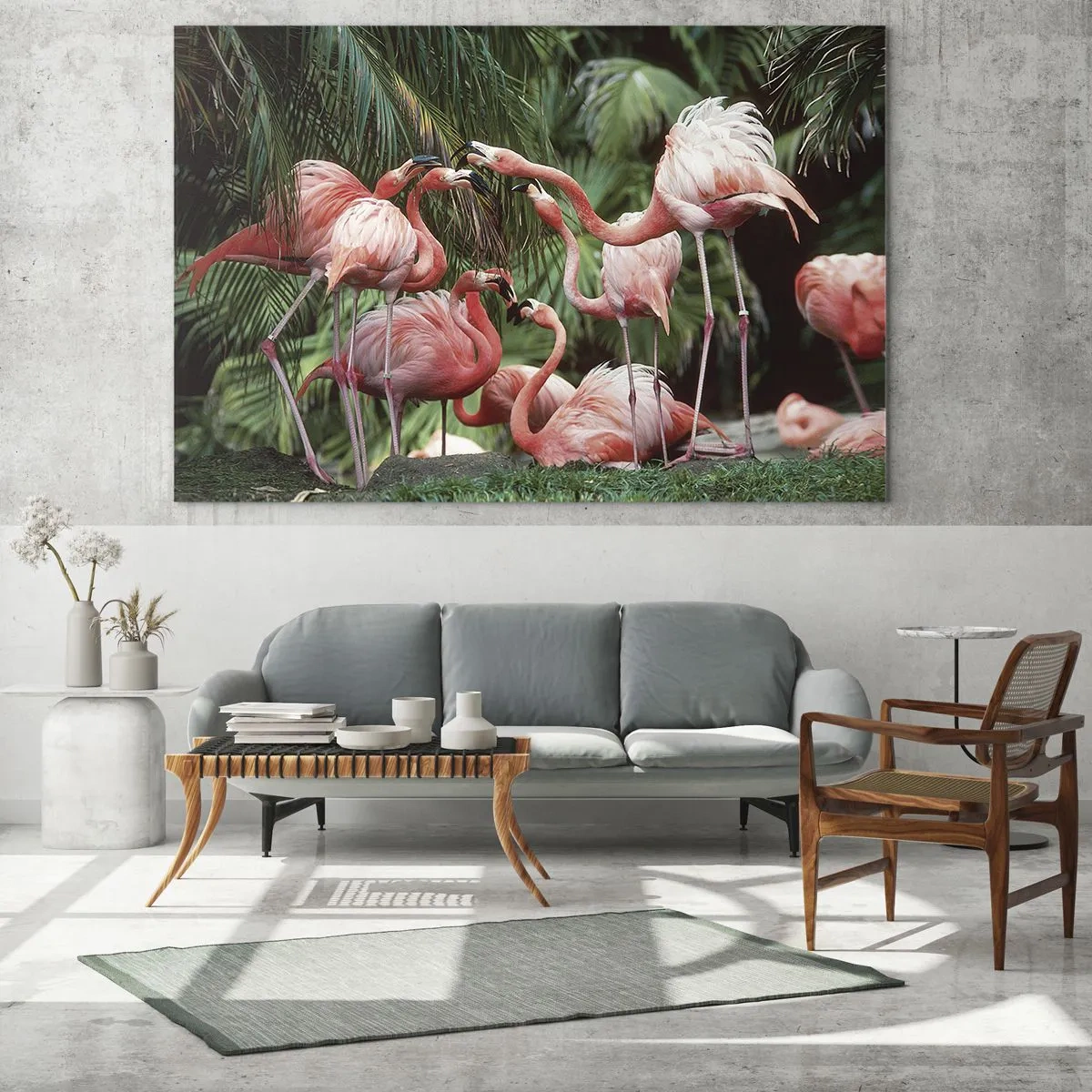 Impression sur verre - Image sur verre - Un groupe de flamants roses dans un cadre tropical entouré de palmiers - 140x50cm - Potins d'après-midi - Décoration murale moderne pour le salon et la chambre ARTTOR