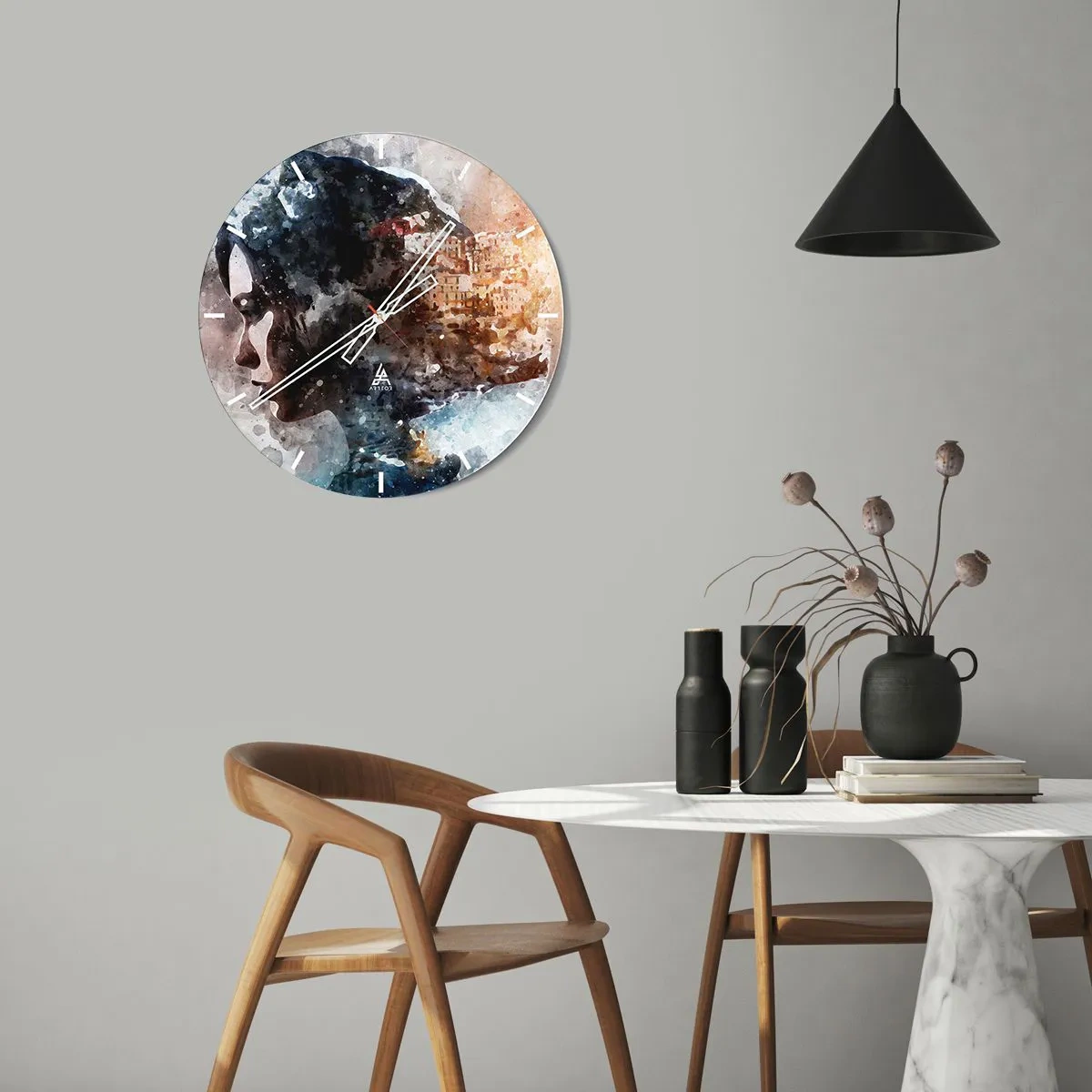 Horloge murale - Pendule murale - Portrait abstrait avec effet aquarelle - 30x30cm - L'histoire d'une fille avec une ville en arrière-plan - Décoration murale moderne pour le salon, la cuisine et la chambre ARTTOR