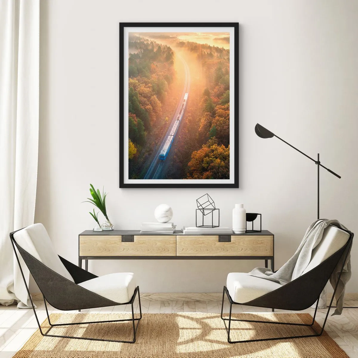 Affiche dans un cadre noir - Poster - Un train traversant une forêt d'automne sous les rayons du soleil levant - 50x70cm - Voyage printannier - Décoration murale moderne pour le salon et la chambre ARTTOR