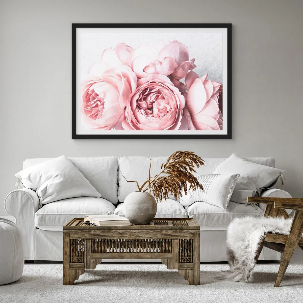 Affiche dans un cadre noir - Poster - Pivoines roses dans une lumière douce sur un fond clair - 70x50cm - Pour les romantiques - Décoration murale moderne pour le salon et la chambre ARTTOR