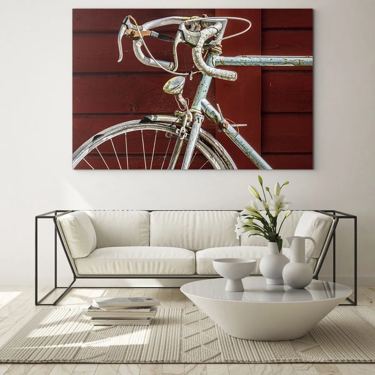 Impression sur verre - Image sur verre - Un vieux vélo de route des années 1970 contre un mur en bois rouge - 100x70cm - Construit pour la victoire - Décoration murale moderne pour le salon et la chambre ARTTOR