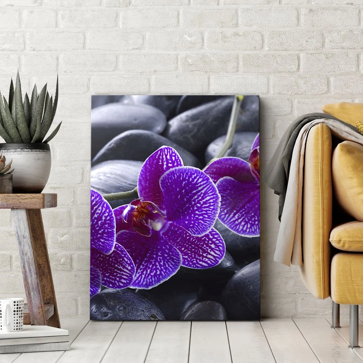 Impression sur toile - Image sur toile - Orchidées violettes sur fond de pierres noires - 50x70cm - Les pierres brillaient de joie - Décoration murale moderne pour le salon et la chambre ARTTOR