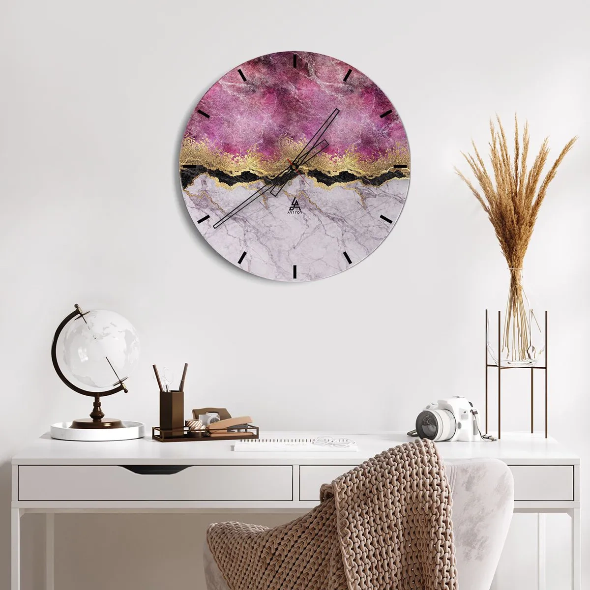 Horloge murale - Pendule murale - Ballerine sautant avec un tissu rose flottant - 30x30cm - À la frontière - Décoration murale moderne pour le salon, la cuisine et la chambre ARTTOR