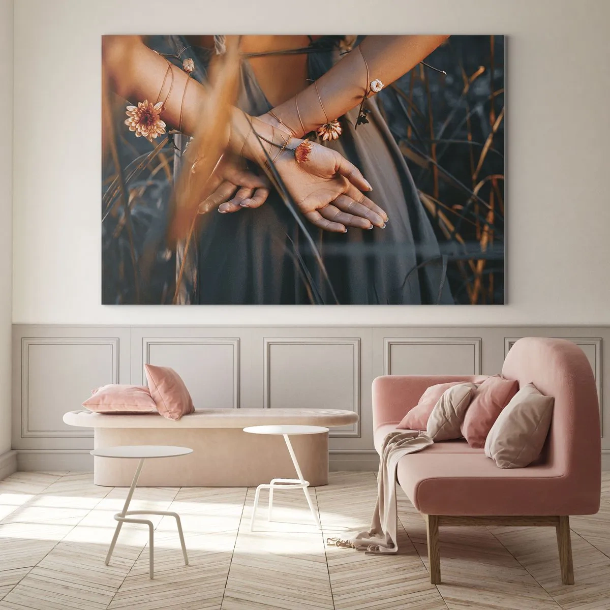 Impression sur verre - Image sur verre - Gros plan des mains jointes d'une femme avec des fleurs sur un fond herbeux - 70x50cm - Liée à la nature - Décoration murale moderne pour le salon et la chambre ARTTOR