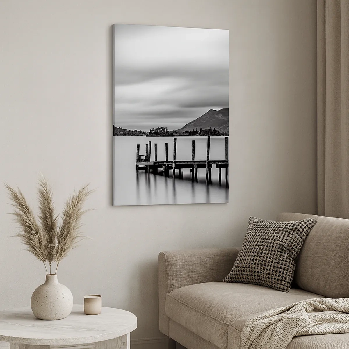 Impression sur toile - Image sur toile - Paysage noir et blanc avec une jetée sur un lac - 50x70cm - Douceur et force - Décoration murale moderne pour le salon et la chambre ARTTOR
