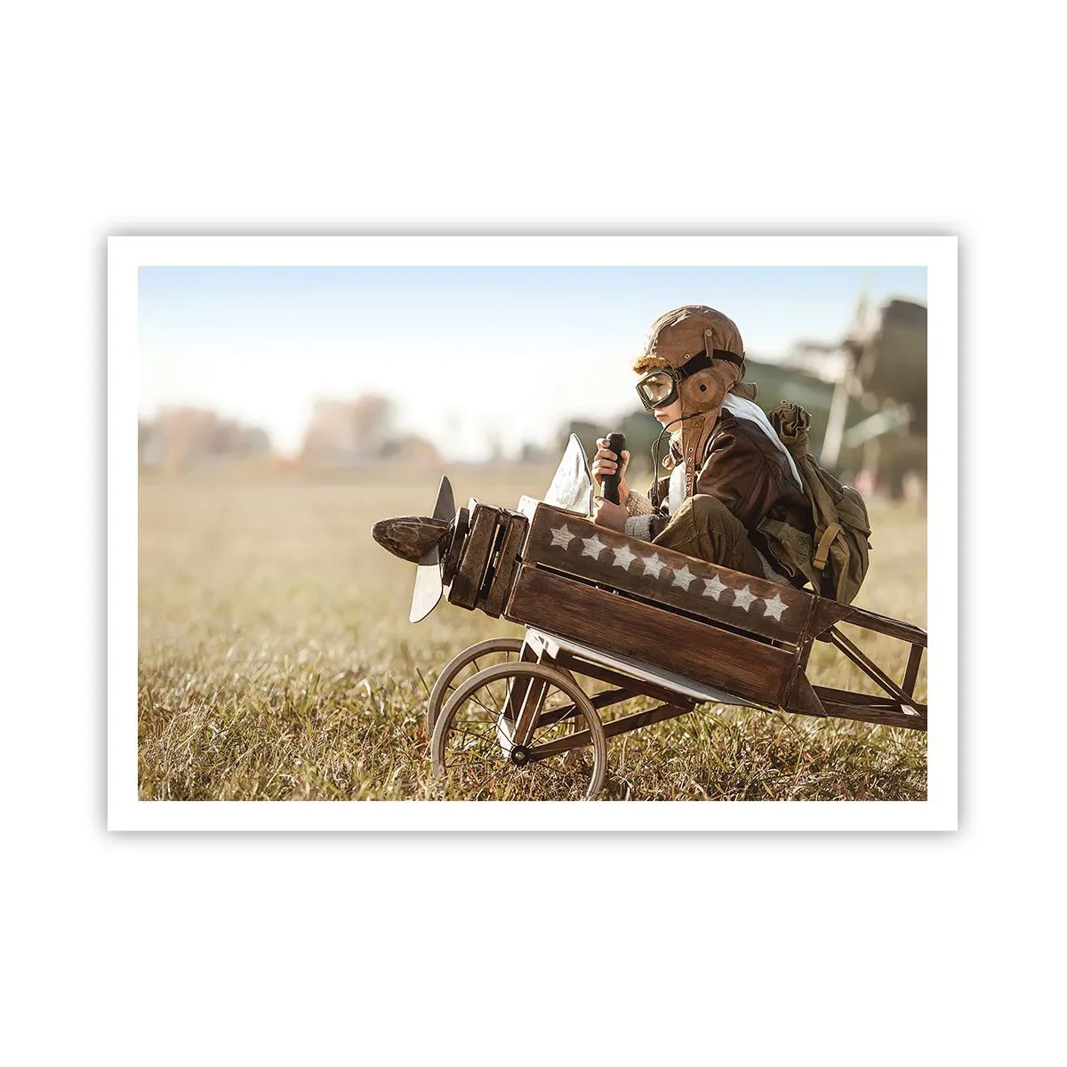 Affiche - Poster - Un enfant dans un avion jouet avec un champ en arrière-plan - 100x70cm - Départ vers un rêve - Décoration murale moderne pour le salon et la chambre ARTTOR