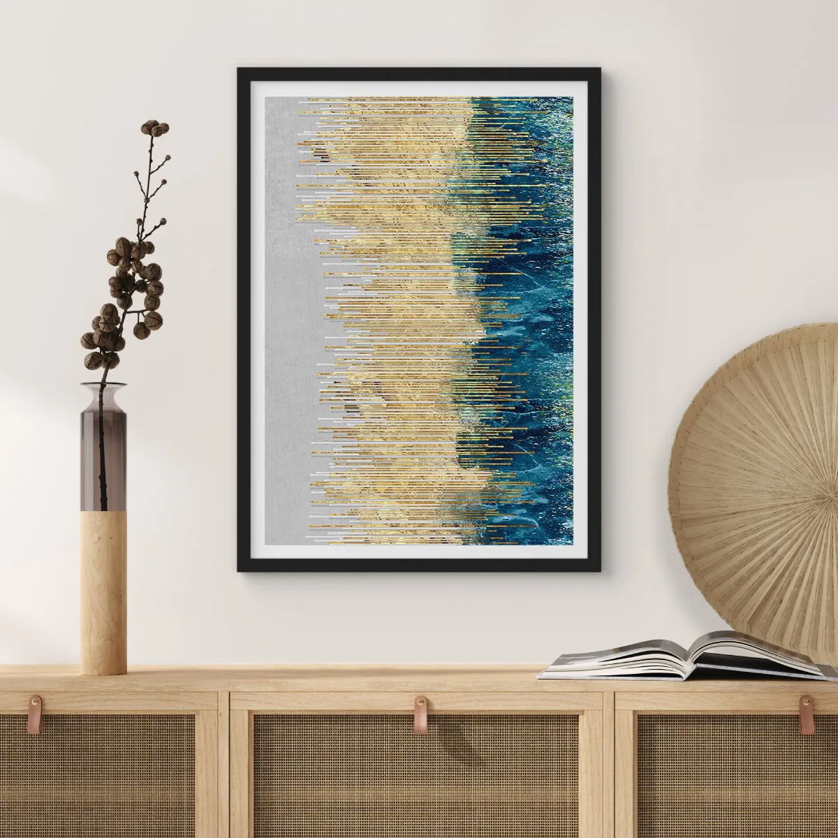 Affiche dans un cadre noir - Poster - Une composition abstraite inspirée d'une plage dorée et de l'océan. - 50x70cm - Bordure dorée - Décoration murale moderne pour le salon et la chambre ARTTOR