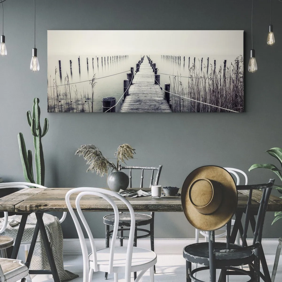 Impression sur toile - Image sur toile - Un pont en bois menant à un espace brumeux - 120x50cm - Plongez dans la paix - Décoration murale moderne pour le salon et la chambre ARTTOR