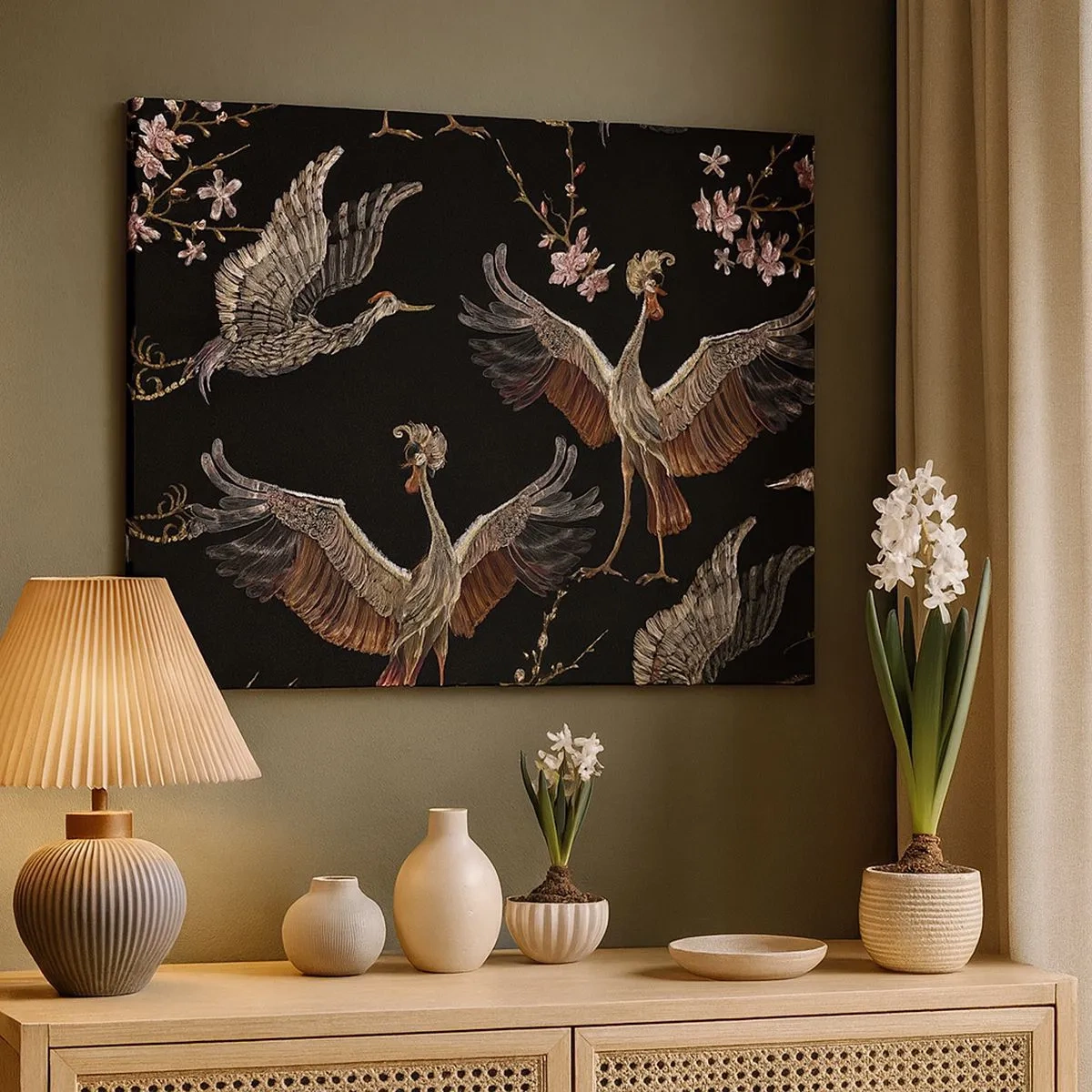 Impression sur toile - Image sur toile - Grues et fleurs élégantes sur fond noir - 70x50cm - Un oiseau de conte de fées - Décoration murale moderne pour le salon et la chambre ARTTOR