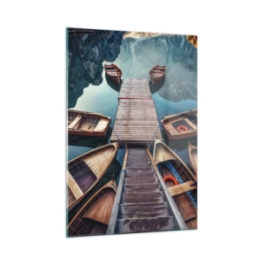 Impression sur verre - Image sur verre - Vue de bateaux en bois amarrés à un quai dans les montagnes - 50x70cm - J'attends à la marina - Décoration murale moderne pour le salon et la chambre ARTTOR