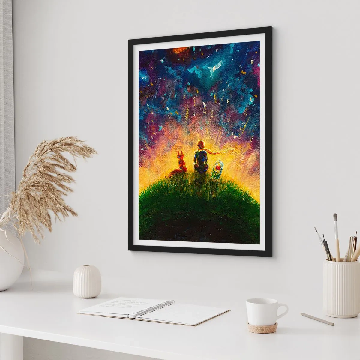 Affiche dans un cadre noir - Poster - Personnages assis sur une colline sous un ciel étoilé - 50x70cm - Amour et amitié - le monde entier - Décoration murale moderne pour le salon et la chambre ARTTOR