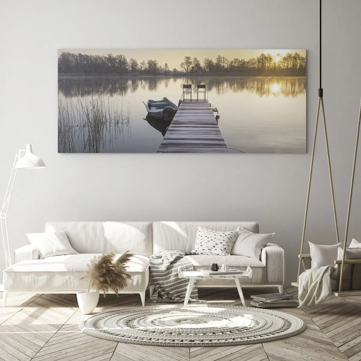 Impression sur verre - Image sur verre - Une jetée au bord du lac le matin avec un bateau et des chaises - 160x50cm - Je reviendrai - Décoration murale moderne pour le salon et la chambre ARTTOR