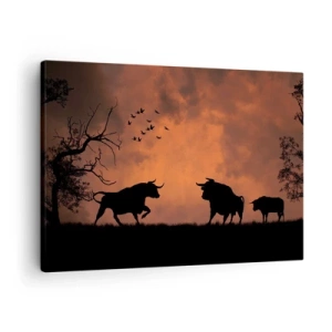 Impression sur toile - Image sur toile - Silhouettes de taureaux sur un ciel orange au coucher du soleil - 70x50cm - Un spectacle dramatique de la nature - Décoration murale moderne pour le salon et la chambre ARTTOR