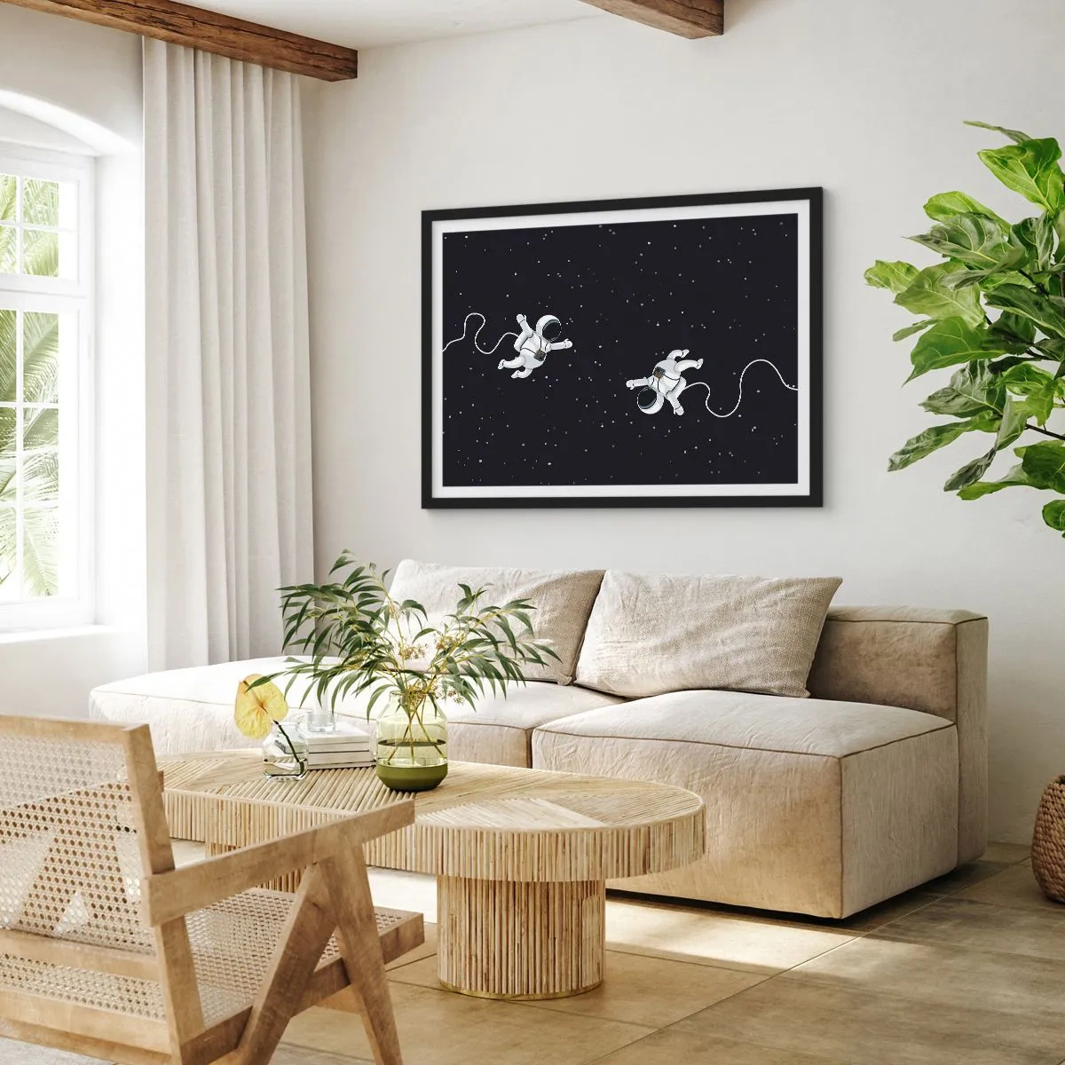Affiche dans un cadre noir - Poster - Des astronautes flottant dans l'espace sur fond d'étoiles - 70x50cm - Sortie cosmique - Décoration murale moderne pour le salon et la chambre ARTTOR