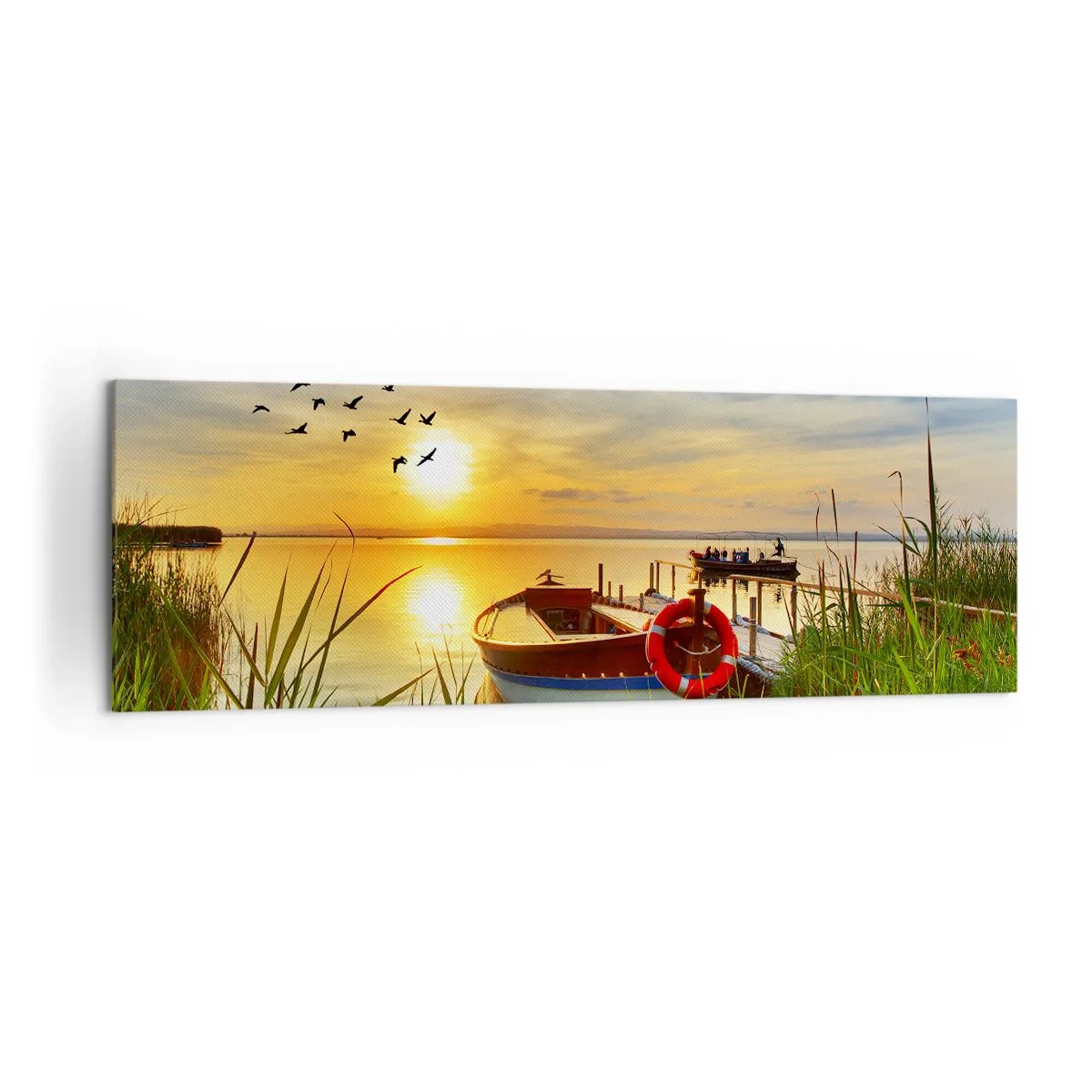 Impression sur toile - Image sur toile - Un bateau sur la rive d'un lac au coucher du soleil - 160x50cm - Les cormorans s'envolent déjà - Décoration murale moderne pour le salon et la chambre ARTTOR