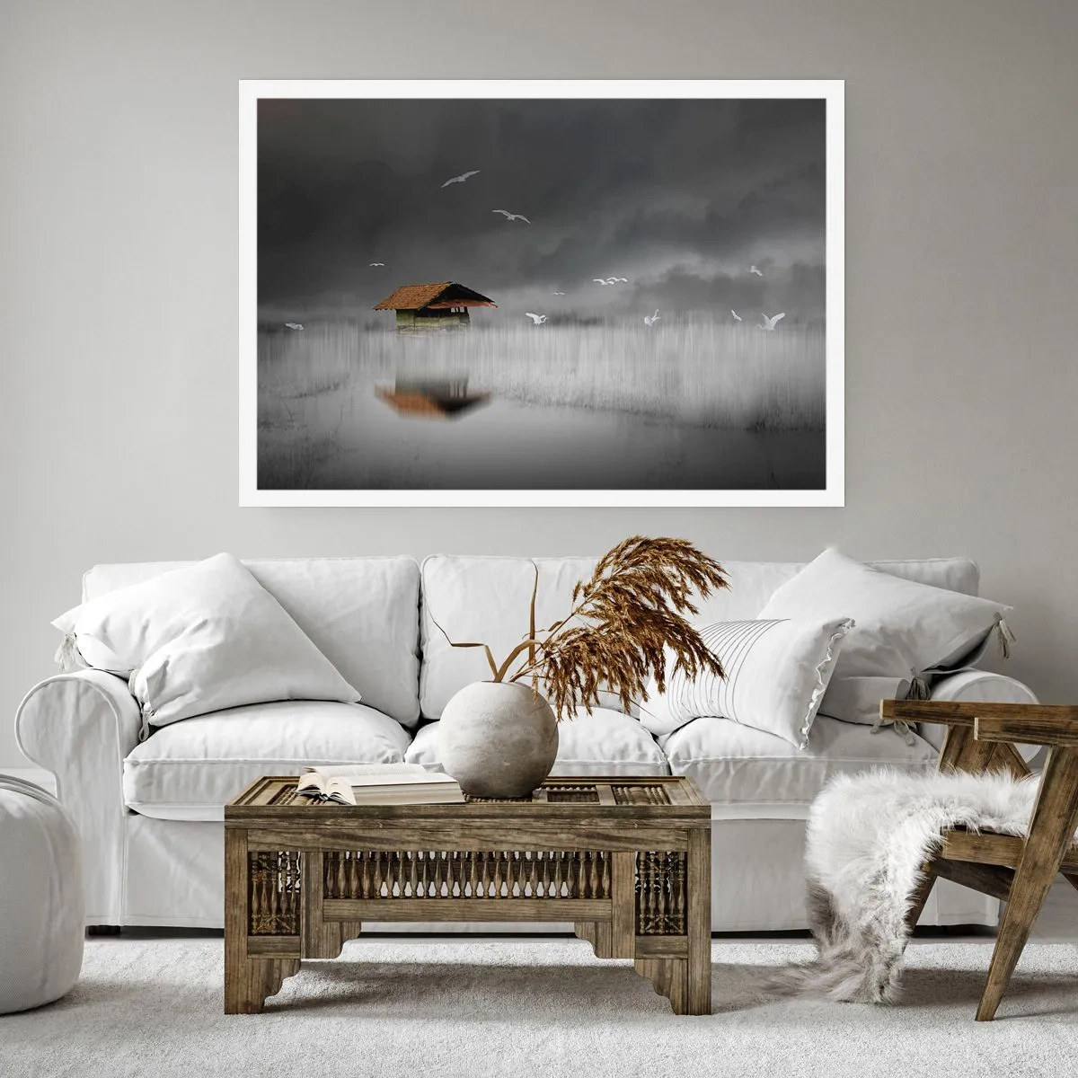 Affiche - Poster - Un chalet solitaire sur l'eau entouré de brouillard et d'oiseaux - 100x70cm - A l'abri de la pluie - Décoration murale moderne pour le salon et la chambre ARTTOR