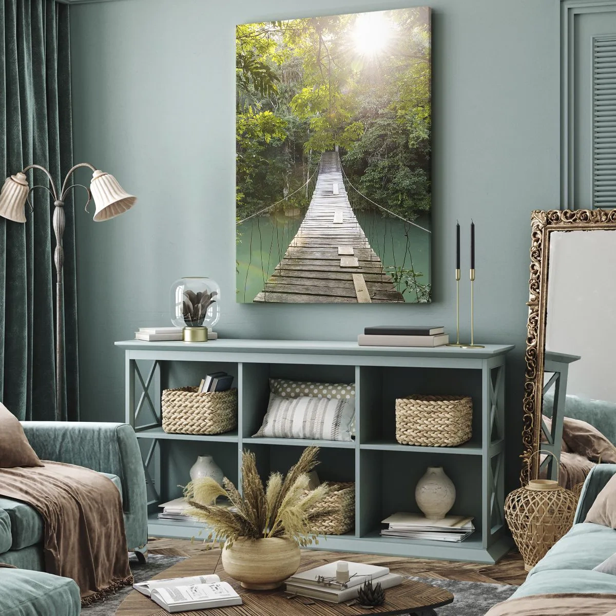 Impression sur toile - Image sur toile - Un pont suspendu dans une forêt tropicale illuminée par la lumière du soleil. - 50x70cm - De l'eau azur à la forêt azur - Décoration murale moderne pour le salon et la chambre ARTTOR