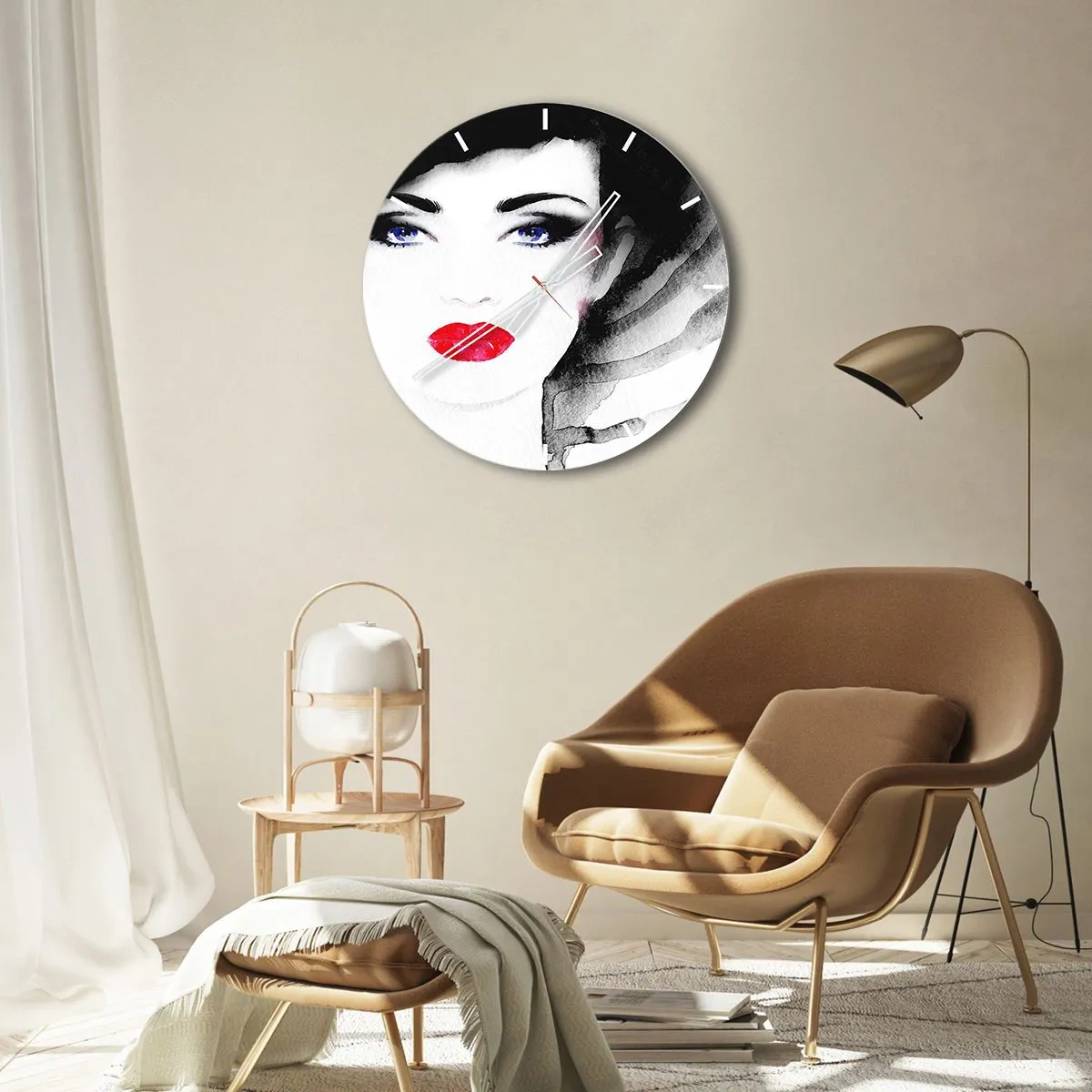 Horloge murale - Pendule murale - Portrait d'une femme aux lèvres rouges et aux yeux bleus intenses - 30x30cm - Elle repousse et attire - Décoration murale moderne pour le salon, la cuisine et la chambre ARTTOR