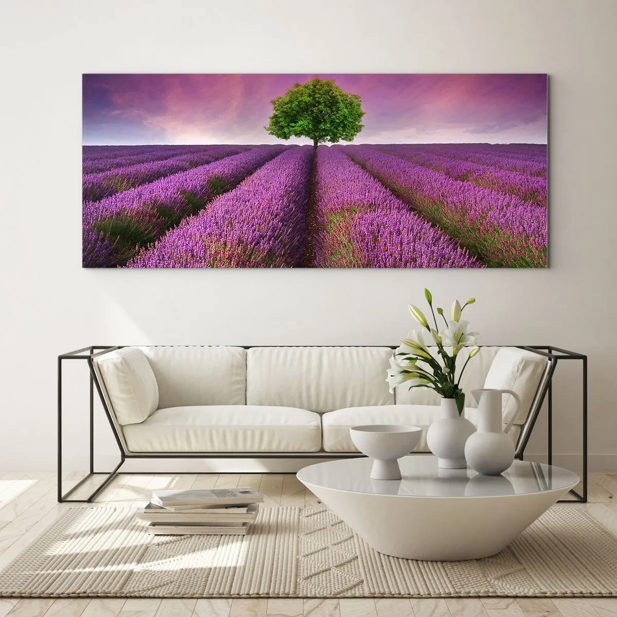 Impression sur verre - Image sur verre - Un champ de lavande avec un arbre solitaire et un ciel violet - 120x50cm - Dans un champs de lavande - Décoration murale moderne pour le salon et la chambre ARTTOR