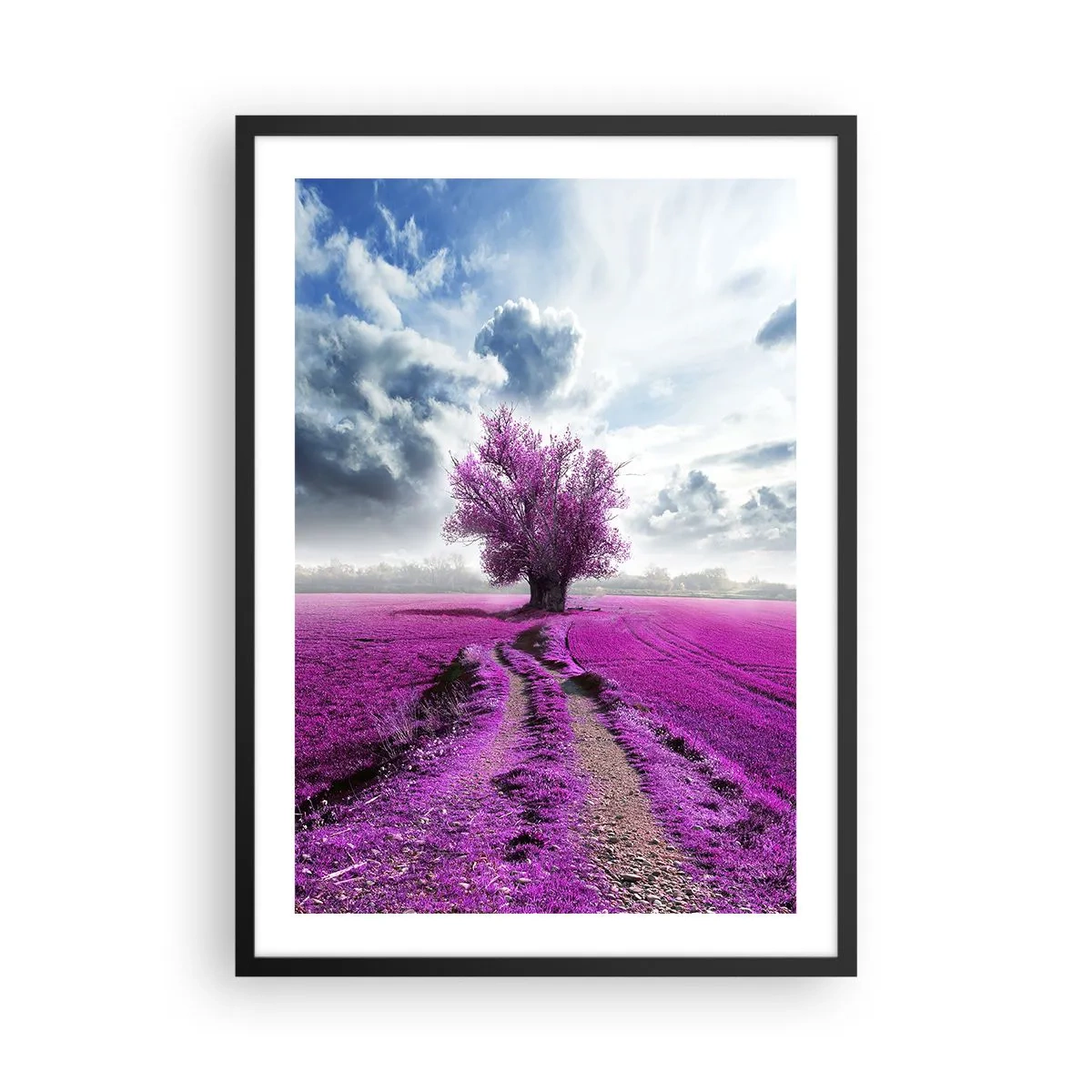 Affiche dans un cadre noir - Poster - Un arbre dans un champ aux nuances de violet - 50x70cm - Lande - nature sauvage - Décoration murale moderne pour le salon et la chambre ARTTOR