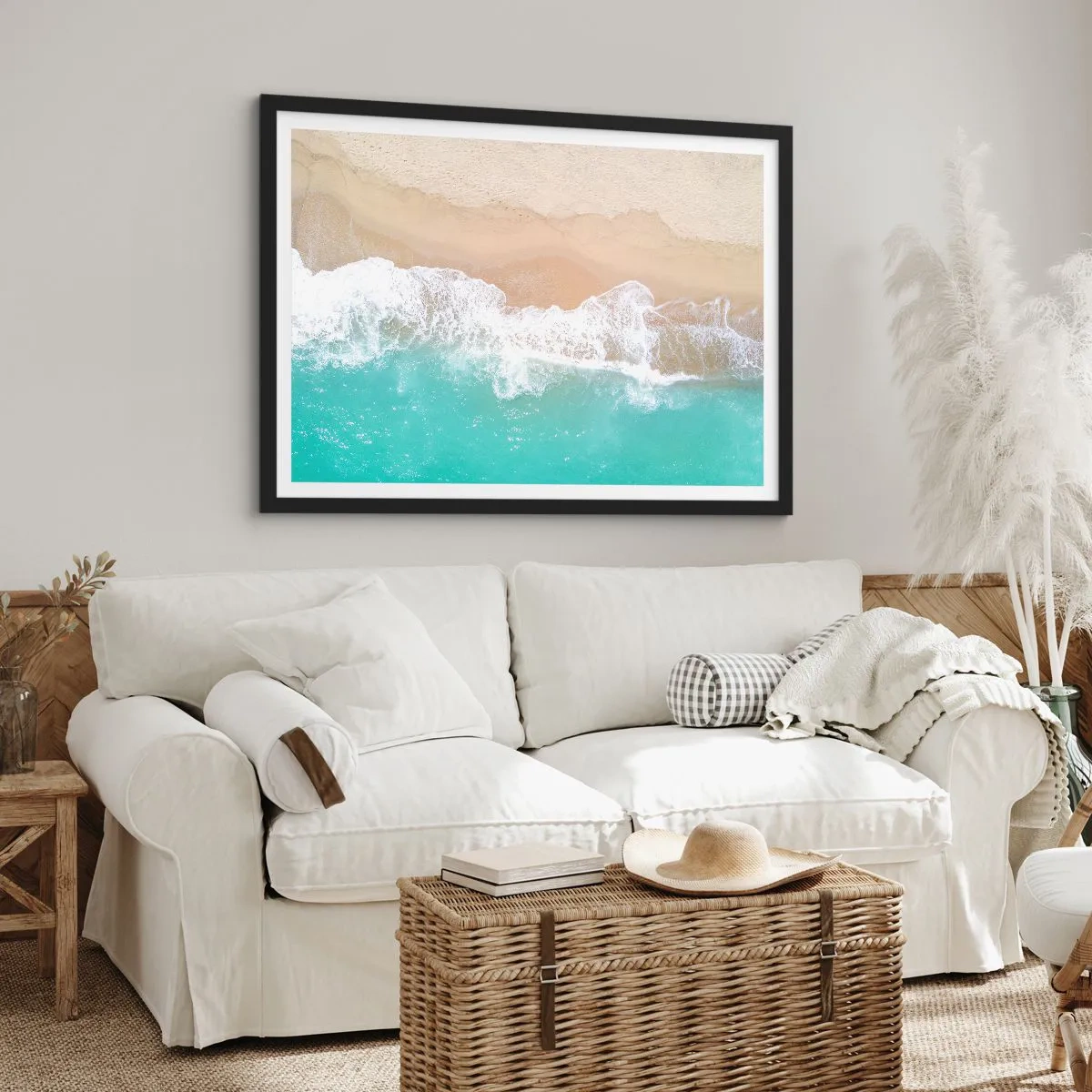 Affiche dans un cadre noir - Poster - Vue plongeante sur une plage aux eaux turquoise et aux vagues douces - 100x70cm - Caresse de l'océan - Décoration murale moderne pour le salon et la chambre ARTTOR