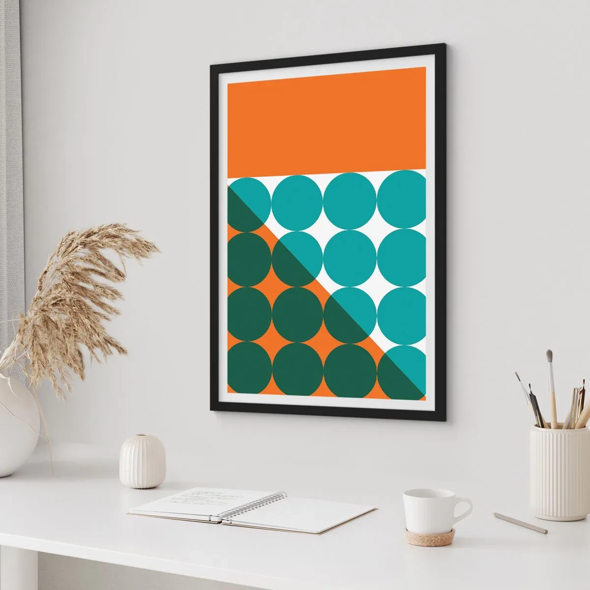 Affiche dans un cadre noir - Poster - Composition géométrique abstraite avec des cercles dans des tons orange et vert. - 50x70cm - En haut et en diagonale - Décoration murale moderne pour le salon et la chambre ARTTOR