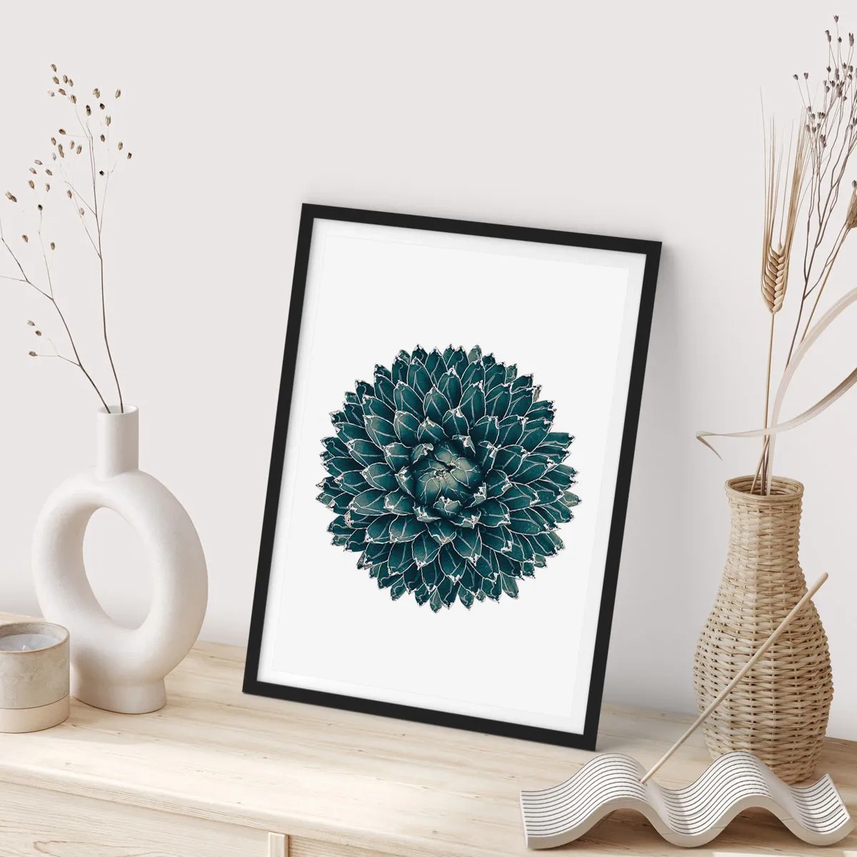 Affiche dans un cadre noir - Poster - Détail d'une succulente avec une disposition symétrique des feuilles - 50x70cm - Étoile du désert - Décoration murale moderne pour le salon et la chambre ARTTOR