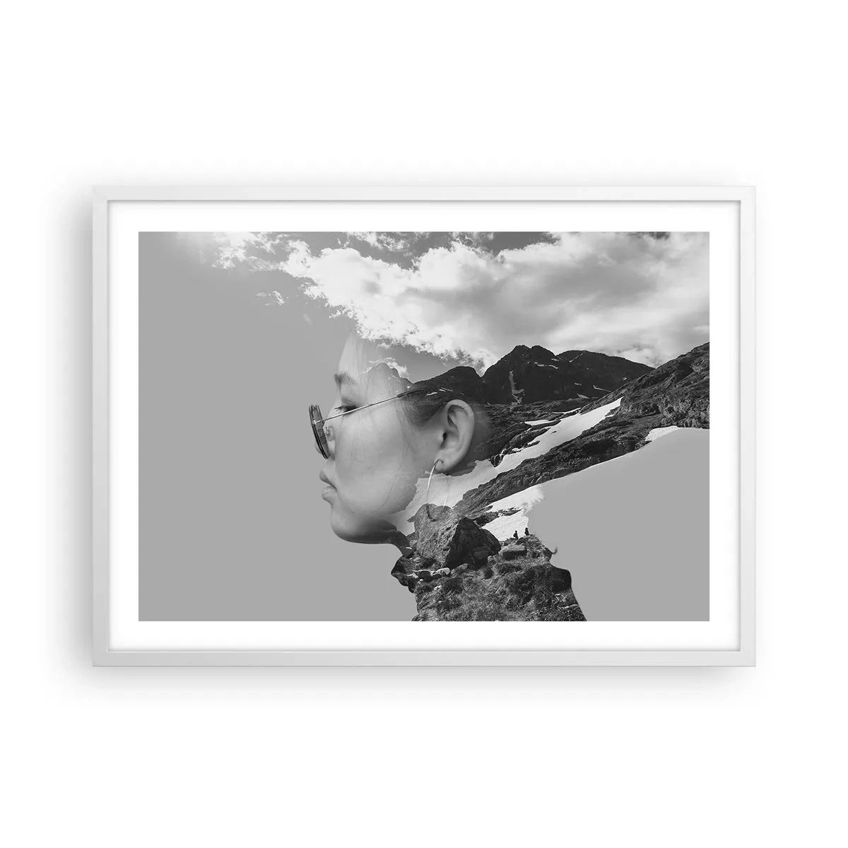 Affiche dans un cadre blanc - Poster - Portrait de montagnes et nuages - 70x50 cm