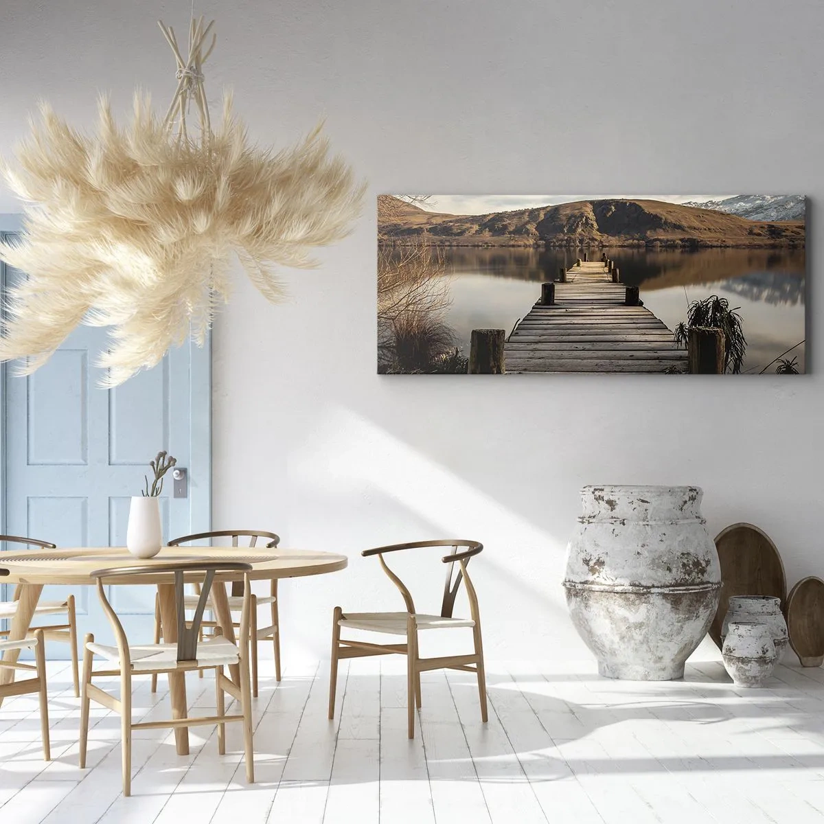 Impression sur toile - Image sur toile - Une jetée en bois sur un lac entouré de collines pittoresques - 140x50cm - Paysage silencieux - Décoration murale moderne pour le salon et la chambre ARTTOR