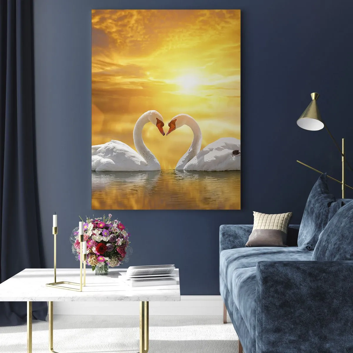 Impression sur verre - Image sur verre - Deux cygnes sur l'eau formant un cœur sur fond de coucher de soleil - 50x70cm - Le coeur est le plus beau mot du monde… - Décoration murale moderne pour le salon et la chambre ARTTOR