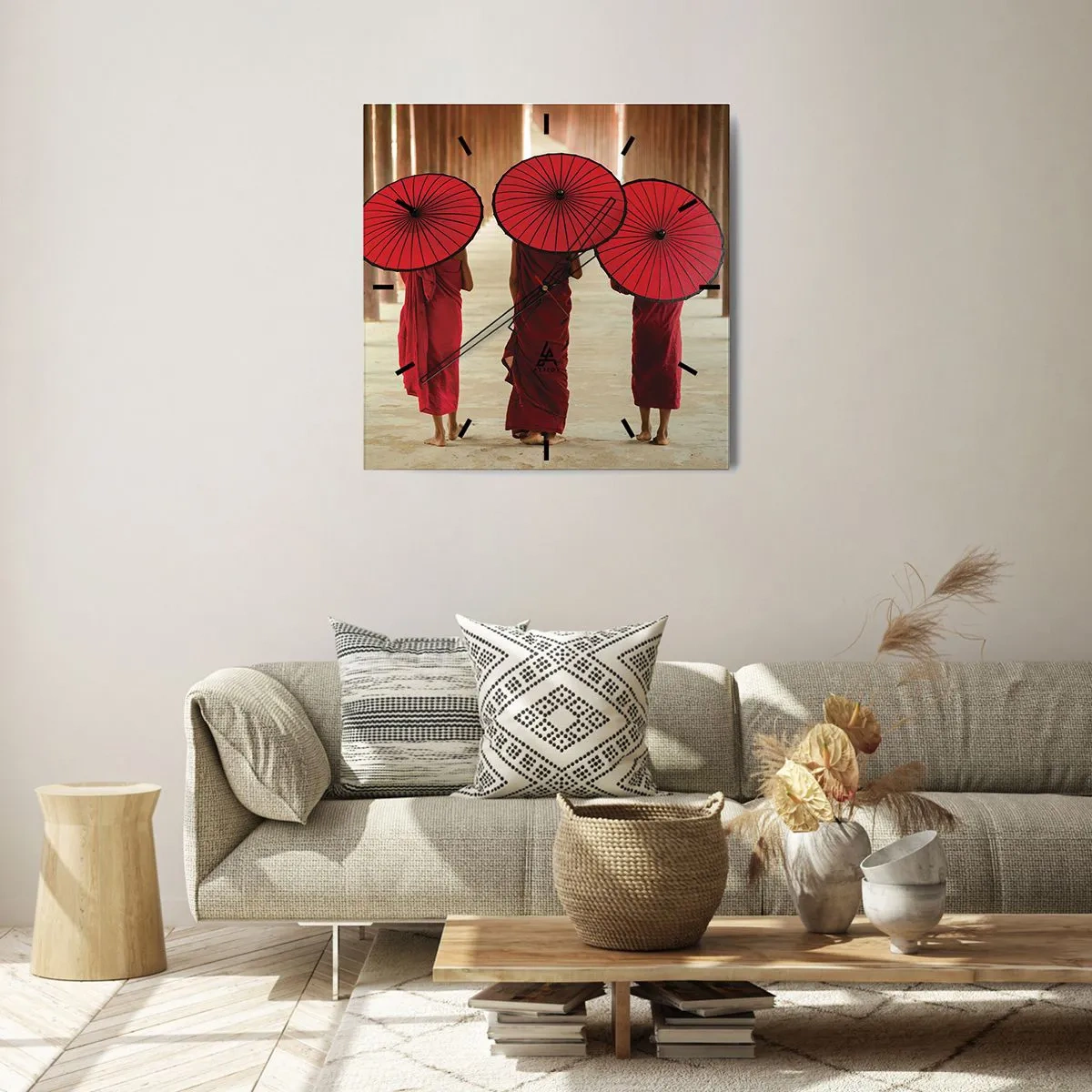 Horloge murale - Pendule murale - Trois moines avec des parapluies rouges dans l'architecture traditionnelle - 30x30cm - Sur la route du pays pure - Décoration murale moderne pour le salon et la chambre ARTTOR