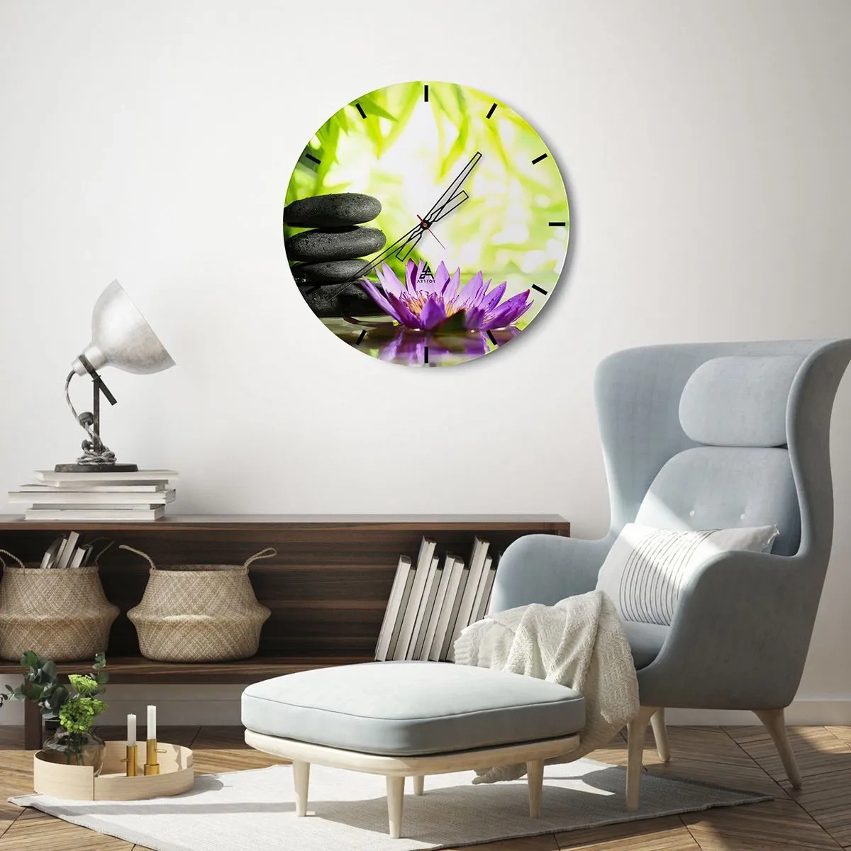 Horloge murale - Pendule murale - Un tas de pierres et une fleur de lotus sur fond de végétation verte - 30x30cm - Dans un buisson de bambou - Décoration murale moderne pour le salon, la cuisine et la chambre ARTTOR