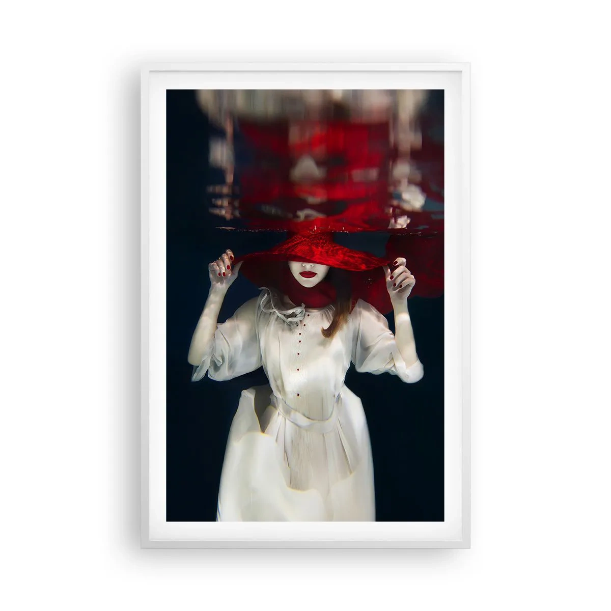 Affiche dans un cadre blanc - Poster - Femme mystérieuse - 61x91 cm